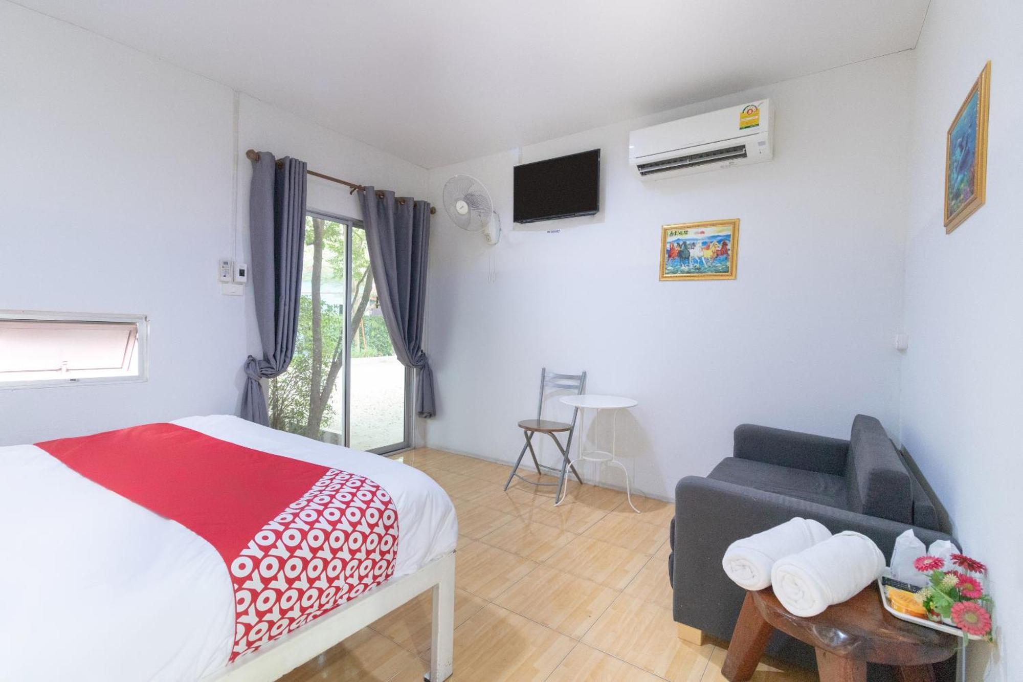 Oyo 644 Pong Pai House Hotel Bangkok Exterior photo