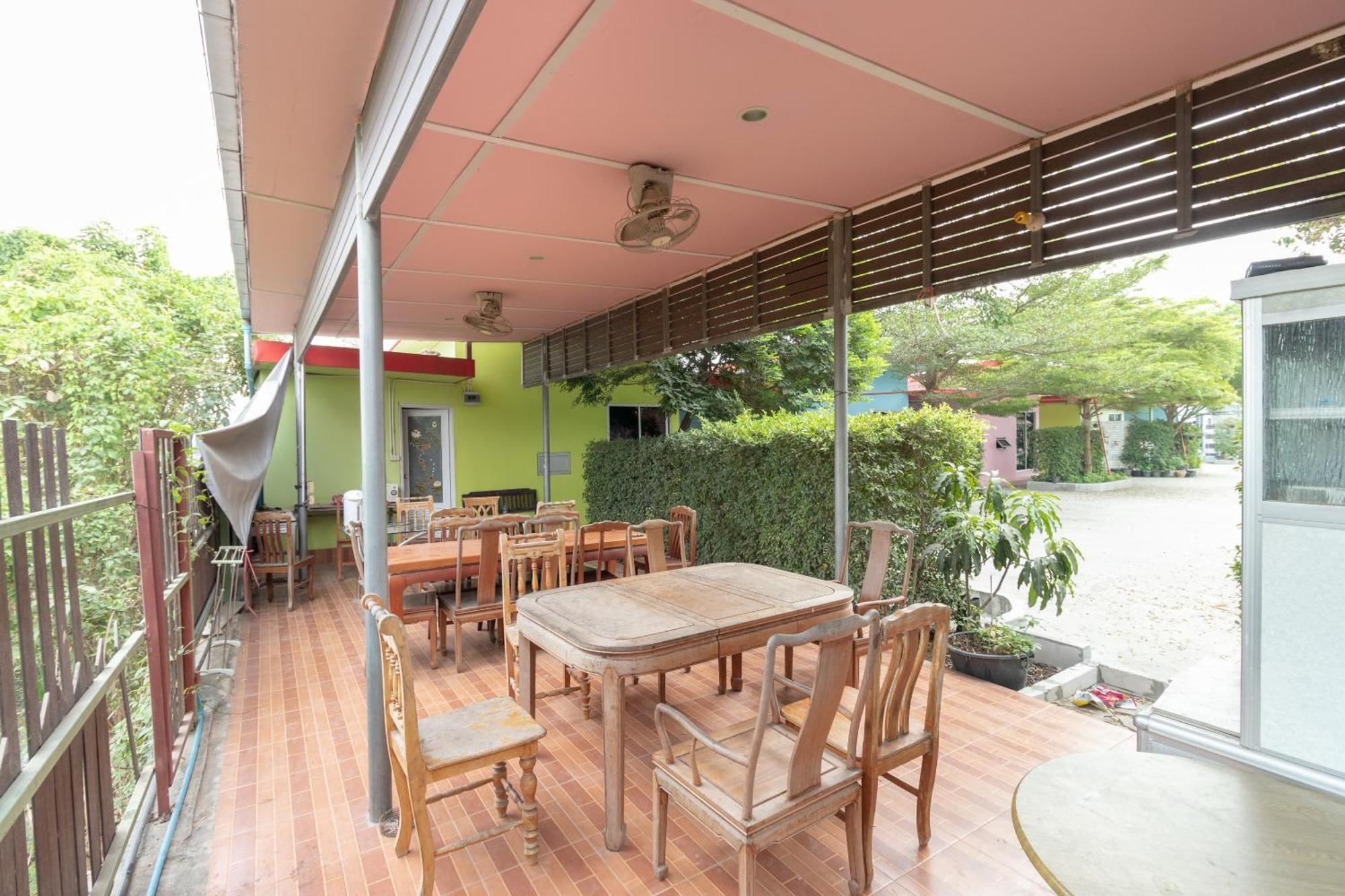 Oyo 644 Pong Pai House Hotel Bangkok Exterior photo