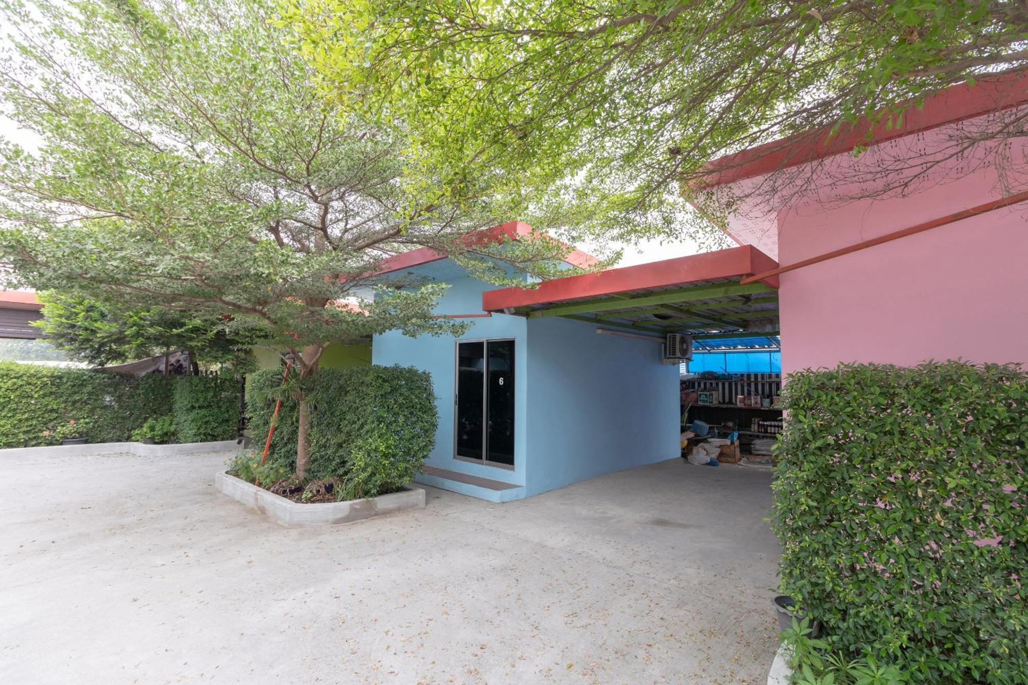 Oyo 644 Pong Pai House Hotel Bangkok Exterior photo