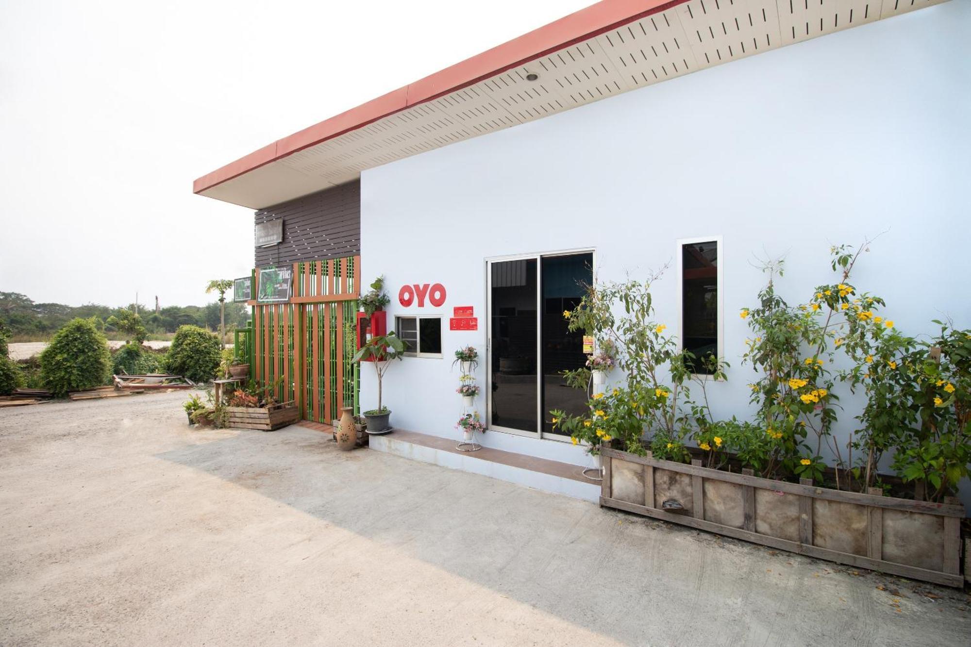 Oyo 644 Pong Pai House Hotel Bangkok Exterior photo
