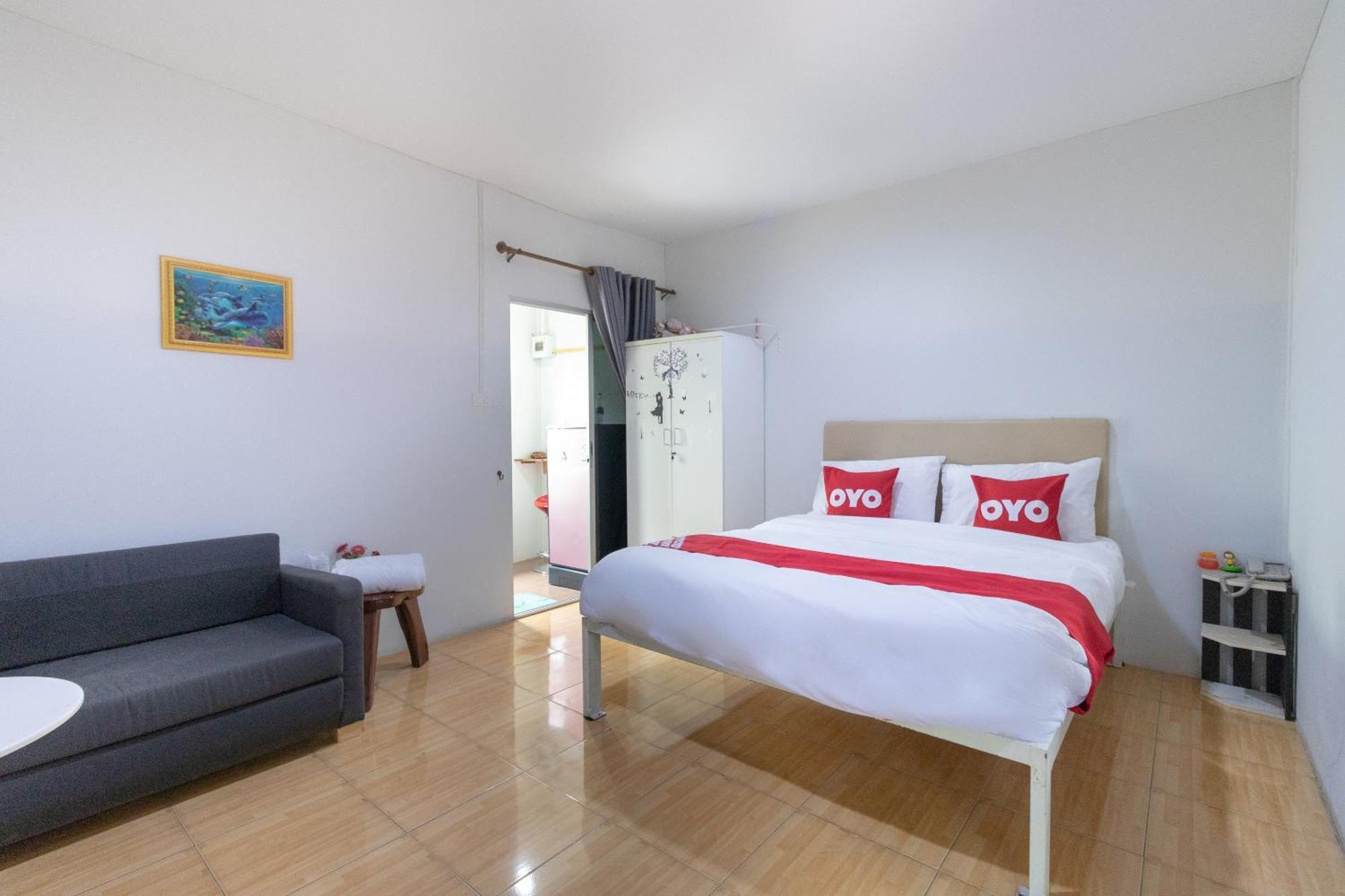Oyo 644 Pong Pai House Hotel Bangkok Exterior photo