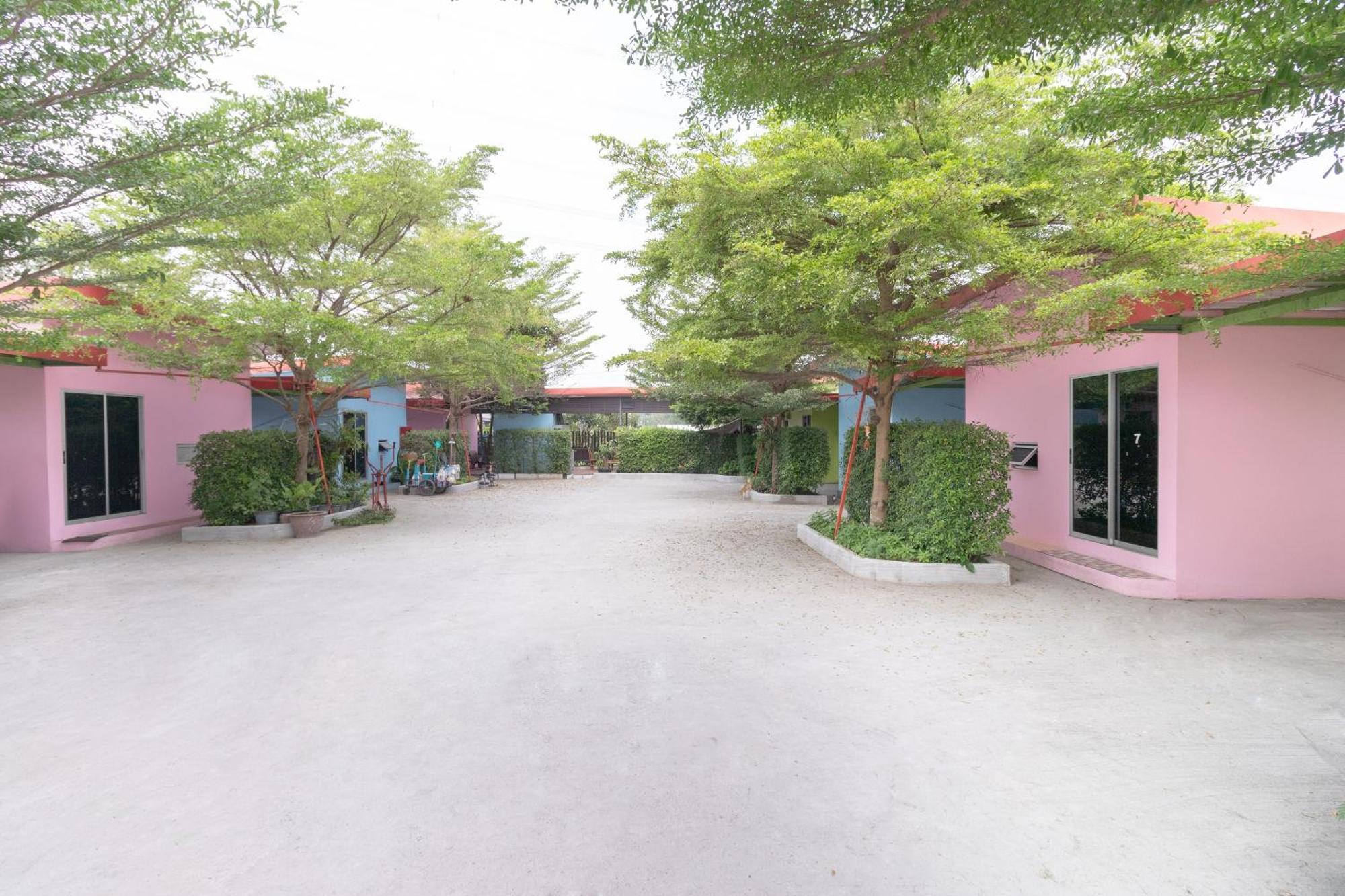 Oyo 644 Pong Pai House Hotel Bangkok Exterior photo